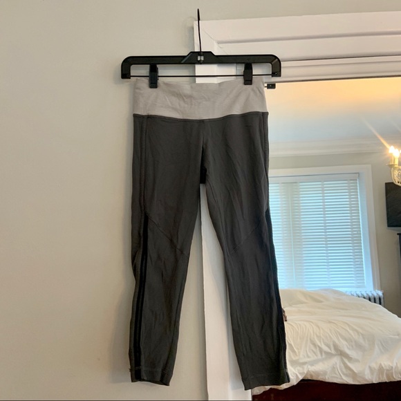 Lululemon Gray Cropped Legging - Picture 2 of 6